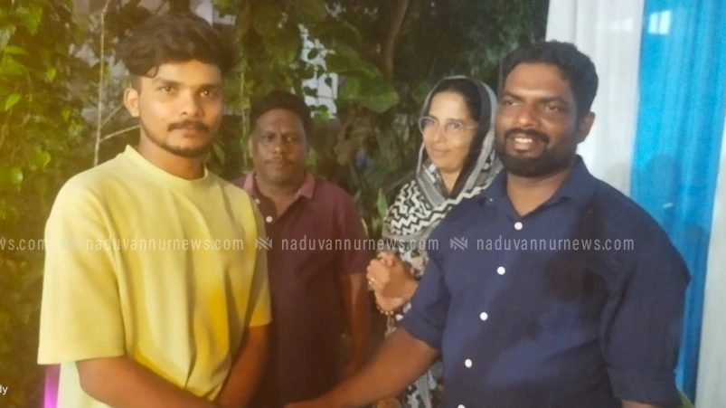  കളഞ്ഞു കിട്ടിയ പണം തിരിച്ചു നൽകി യുവാവ് മാതൃകയായി