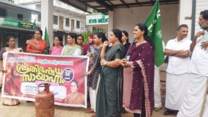 പാചക വാതക പ്രതിസന്ധി പരിഹരിക്കണം; രാഷ്ട്രീയ മഹിള ജനതാദൾ പ്രതിഷേധ സായാഹനം നടത്തി