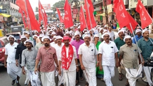 പേരാമ്പ്രയിൽ എൽഡിഎഫ് പടയൊരുക്കം: ആവേശമുയർത്തി ടി.പി. രാമകൃഷ്ണൻ്റെ റോഡ് ഷോ