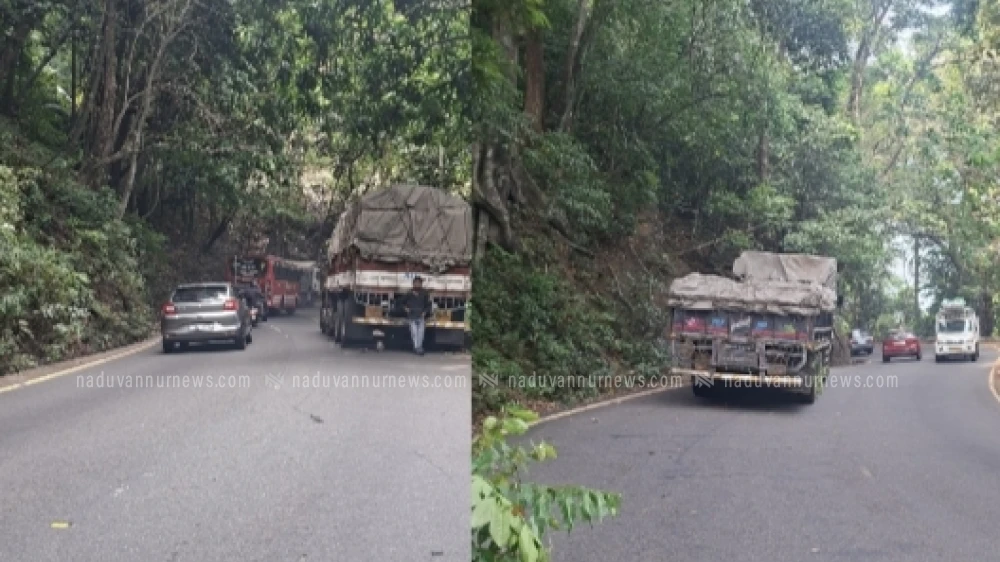 താമരശ്ശേരി ചുരത്തിൽ വാഹനങ്ങൾ കുടുങ്ങി; ഗതാഗതം ഭാഗികമായി തടസ്സപ്പെട്ടു