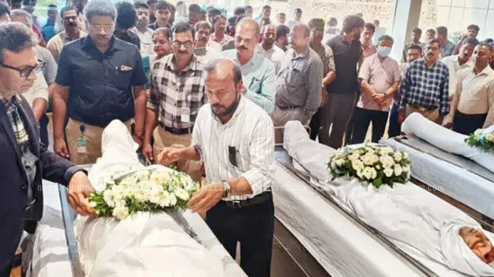  കുറുവങ്ങാട് അപകടത്തിൽ മരിച്ച സഹപാഠികൾക്ക് മൊടക്കല്ലൂർ മെഡിക്കൽ കോളേജിൽ കണ്ണീരോടെ അന്ത്യാഞ്ജലി