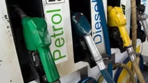 പാചകവാതക പ്രതിസന്ധിയ്ക്ക് പിന്നാലെ പെട്രോള്‍ വിലയിലും വര്‍ധന; പ്രീമിയം പെട്രോളിന് രണ്ട് രൂപ വര്‍ധന