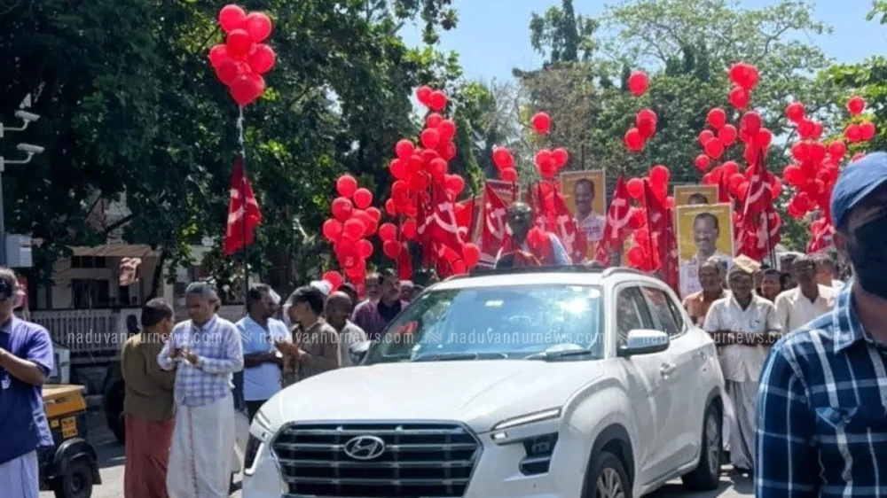 കൊയിലാണ്ടിയിൽ എൽഡിഎഫ് സ്ഥാനാർത്ഥി കെ ദാസൻ നാമനിർദ്ദേശ പത്രിക സമർപ്പിച്ചു