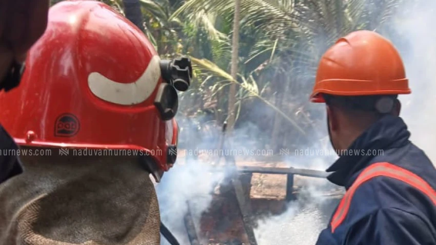  ചെറുവണ്ണൂരിൽ വിറക് പുരയ്ക് തീ പിടിച്ചു