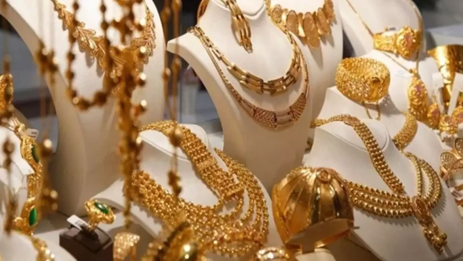  സ്വർണവില കുറഞ്ഞു; പവന് 1,08,000 രൂപ