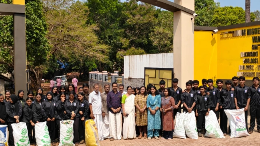 വാകയാട് എച്ച് എസ് എസിൽ ഗാന്ധിജയന്തി ദിനം സമുചിതമായ ആഘോഷിച്ചു