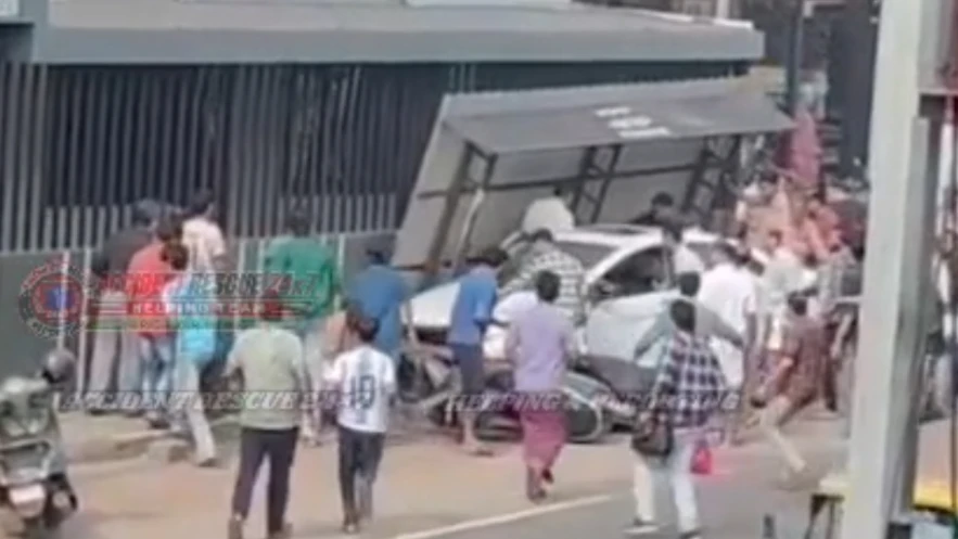  പൂനൂരിൽ കാറപകടം: കട്ടിപ്പാറ സ്വദേശിനിക്ക് പരിക്കേറ്റു.