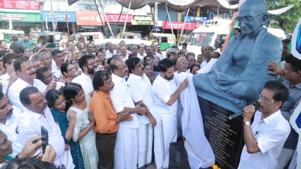  രാജ്യം ഗാന്ധി മാർഗത്തിൽ പ്രക്ഷോഭത്തിന്‌ ഇറങ്ങണം: ഷാഫി പറമ്പിൽ എംപി