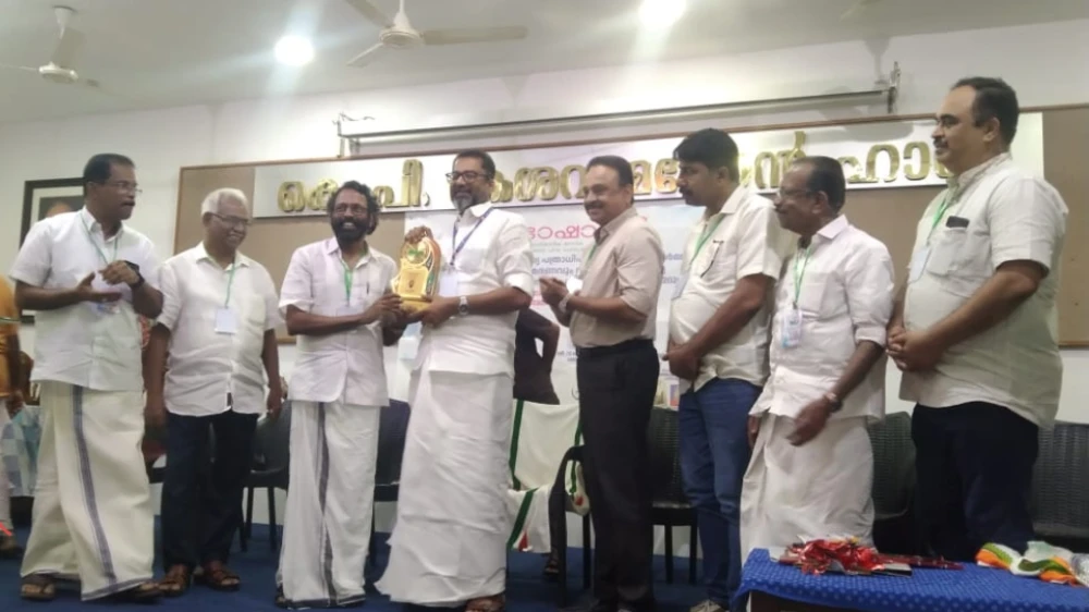  ആർ.കെ. രവിവർമ   അനുസ്മരണവും  പുരസ്‌കാര സമർപ്പണവും സംഘടിപ്പിച്ചു