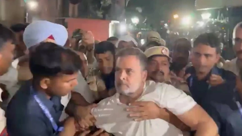  ഡൽഹിയിൽ സമരം ചെയ്ത നേതാക്കളെ അറസ്റ്റ് ചെയ്തതിൽ പ്രതിഷേധം