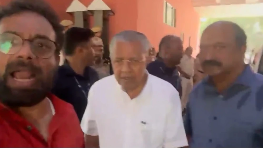 കസ്റ്റഡിയിലെടുത്ത പിണറായി വിജയനെ ഡൽഹി പോലീസ് വിട്ടയച്ചു