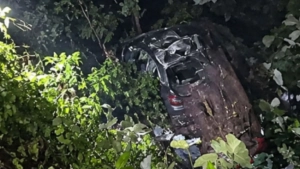 ചിപ്പിലിത്തോട്–തുഷാരഗിരി റൂട്ടിൽ കാർ കൊക്കയിലേക്ക് മറിഞ്ഞ്  ഒരാൾ മരിച്ചു.