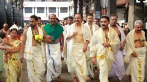പ്രത്യേക പരിഗണനയില്ലാതെ മുഖ്യമന്ത്രി ഗുരുവായൂർ ക്ഷേത്രദർശനം നടത്തി