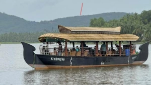 അകലാപ്പുഴയിൽ ഹൗസ് ബോട്ടിൽ നിന്ന് പുഴയിൽ വീണ് ഏഴുവയസുകാരന് ദാരുണാന്ത്യം