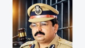 
                        മുൻ ഡിജിപി ടോമിൻ ജെ തച്ചങ്കരിക്ക്  ആശ്വാസം