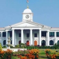 തിങ്കളാഴ്ച പൊതു അവധിയായി പ്രഖ്യാപിച്ചു