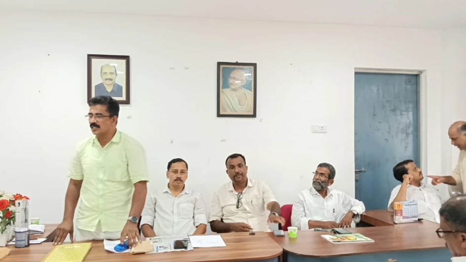  നാട്ടിൽ തിരിച്ചെത്തിയ പ്രവാസികൾക്ക് ആരോഗ്യ ഇൻഷുറൻസ് പദ്ധതി നടപ്പിലാക്കണം