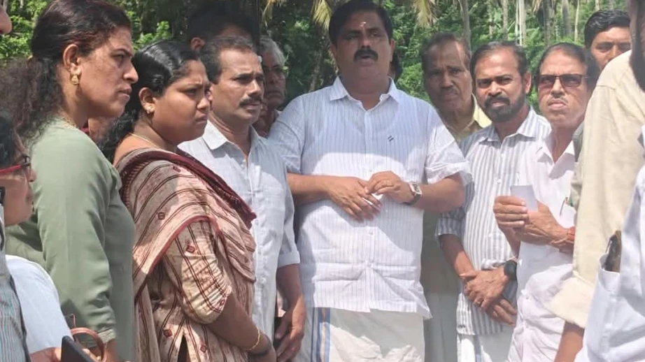  കൊയിലാണ്ടിയിൽ ദേശീയ പാതയിൽ വാഹനങ്ങൾക്ക്  കയറാനും പുറത്തേക്ക് പോകാനും കഴിയണം