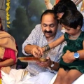 കുരുന്നുകളെ ആദ്യാക്ഷരങ്ങൾ എഴുതിക്കാൻ മുഖ്യമന്ത്രി വിഡി സതീശനും