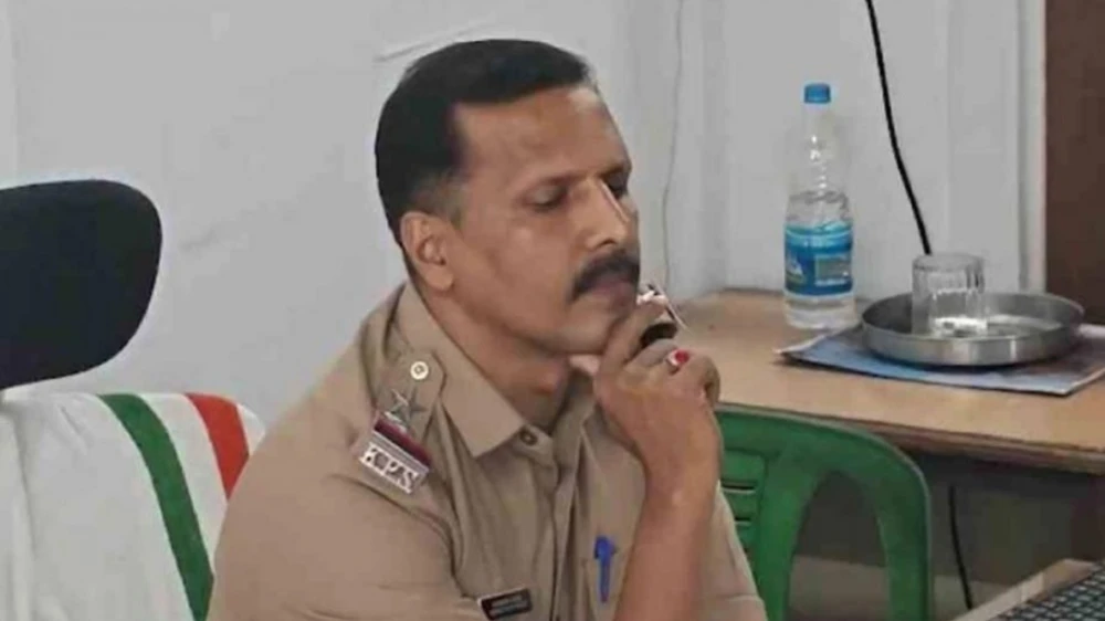  കൈക്കൂലി കേസിൽ വൈക്കം സി ഐ ഷമീർഖാനെ സസ്പെൻഡ് ചെയ്തു