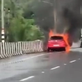 പൂളാടിക്കുന്ന് ദേശീയപാതയിൽ കാറിന് തീപിടിച്ചു