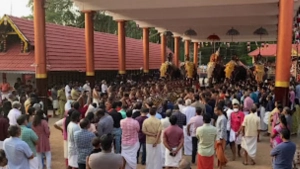 കൊല്ലം പിഷാരികാവ് ആരോപണ വിധേയയായ ജീവനക്കാരിയെ തിരിച്ചെടുത്തു.