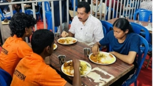 കുട്ടി കായിക താരങ്ങൾക്കൊപ്പം ഭക്ഷണം കഴിച്ച് വിദ്യാഭ്യാസ മന്ത്രി അഡ്വ. എൻ ഷംസുദ്ദീൻ .