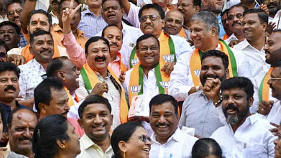 കർണാടക എംഎൽസി തിരഞ്ഞെടുപ്പിൽ കോൺഗ്രസിന് വൻ തിരിച്ചടി