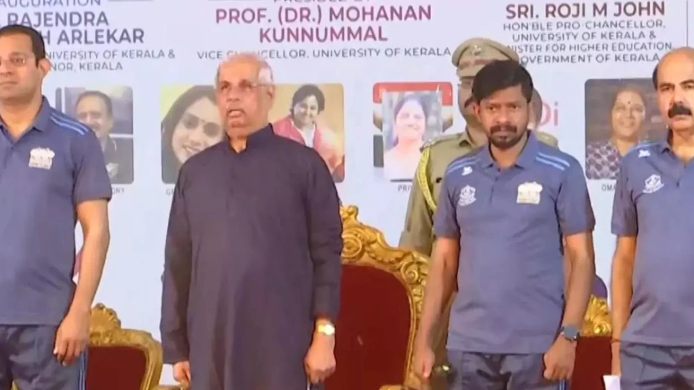 കേരള സർവകലാശാലയിലെ ചടങ്ങിൽ വന്ദേമാതരം പൂർണമായി ആലപിച്ചു