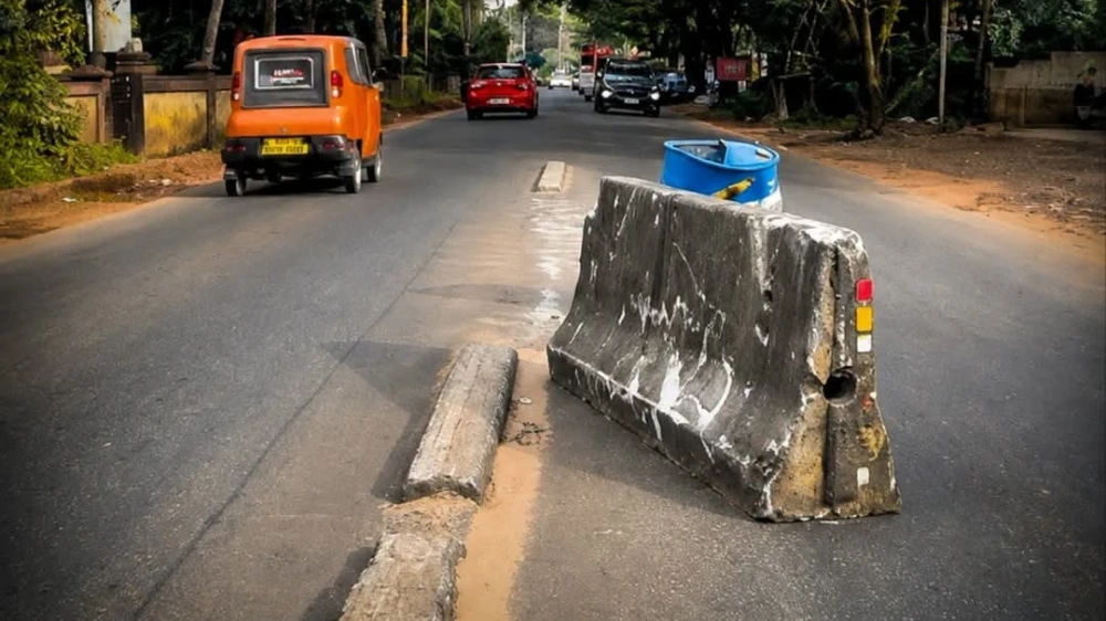 കൊയിലാണ്ടി ദേശീയപാതയിൽ ഡിവൈഡർ അപകടമുണ്ടാക്കുന്നു
