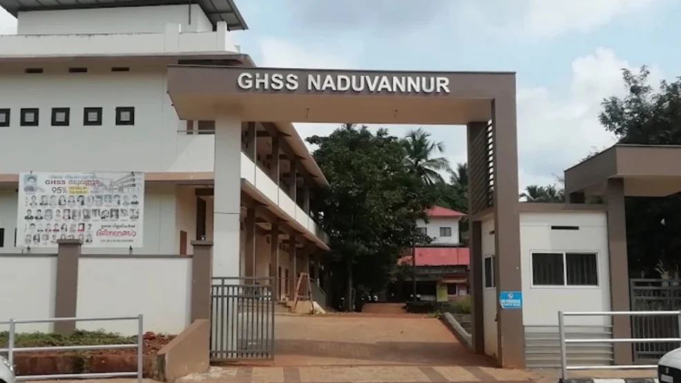  നടുവണ്ണൂർ ഹയർസെക്കൻഡറി സ്കൂളിൽ ജനകീയ പങ്കാളിത്തത്തോടെ ലൈബ്രറി സജ്ജമാക്കി
