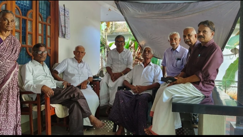  ശോഭ നിവാസ് കുഞ്ഞികൃഷ്ണൻ നായരെ സീനിയർ സിറ്റിസൺസ് ഫോറം പ്രവർത്തകർ സന്ദർശിച്ചു