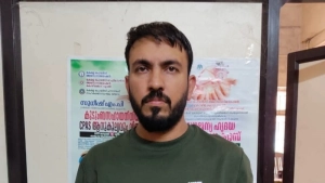 വെള്ളം ചോദിച്ചു വീട്ടിലെത്തിയ യുവാവ് ലക്ഷങ്ങൾ മോഷ്ടിച്ചു