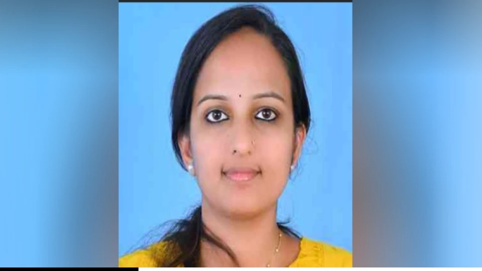  32 മത്തെ വയസ്സിൽ ഡോക്ടർ കുപ്പായമണിഞ്ഞ് വയനാട് സ്വദേശി രമ്യ