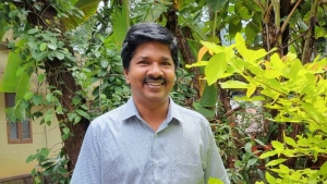 സ്കൗട്ട് ആൻഡ്  ഗൈഡ്സ് സ്റ്റേറ്റ് ലോങ്ങ് സർവീസ് ഡെക്കറേഷൻ അവാർഡ് വാകയാട്  സ്കൂൾ അധ്യാപകൻ സതീഷ് കുമാറിന്