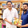 കോഴിക്കോട് സെൻട്രൽ ലൈബ്രറിക്ക് പുസ്തകങ്ങൾ നല്കി.