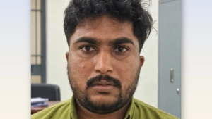 
                        ഗൂഗിൾ പേ തട്ടിപ്പ് നടത്തി ജ്വല്ലറിയിൽ നിന്ന് സ്വർണ ബ്രേസ് ലെറ്റുമായി മുങ്ങിയ പ്രതി പിടിയിൽ