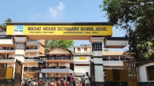 വിദ്യാർഥികളുടെ  തമ്മിലടി  തടയാനെത്തിയ പ്രിൻസിപ്പൽക്കും കിട്ടി അടി